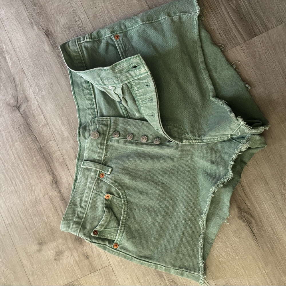 Levi’s button closure shorts